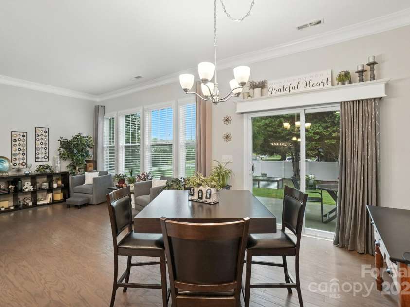 105 Wedge View Way, Statesville, NC 28677.  MLS# CAR4291064, YatesRealty ID 32665. Breakfast Dining