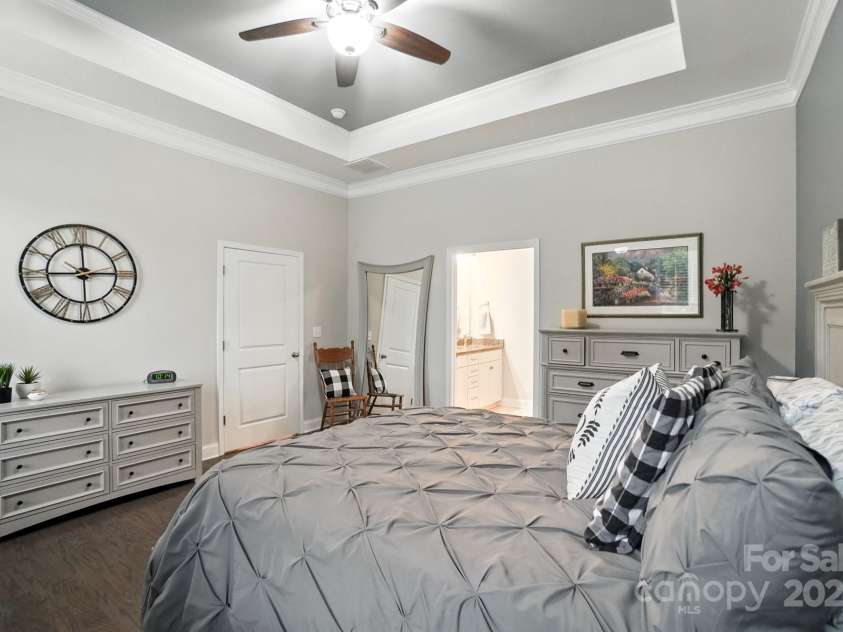 105 Wedge View Way, Statesville, NC 28677.  MLS# CAR4291064, YatesRealty ID 32665. Primary Suite