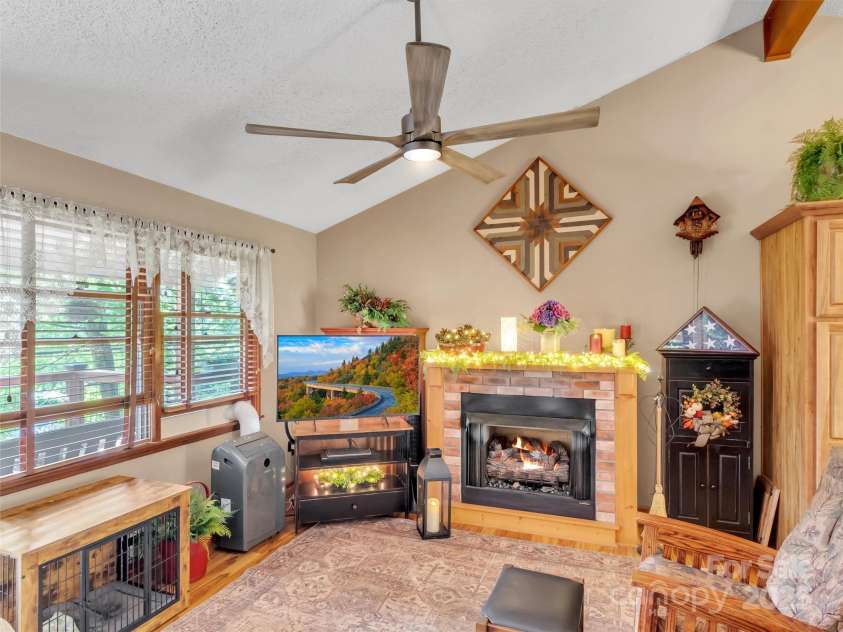 346 Wendy Way, Clyde, NC 28721.  MLS# CAR4289495, YatesRealty ID 32667. 