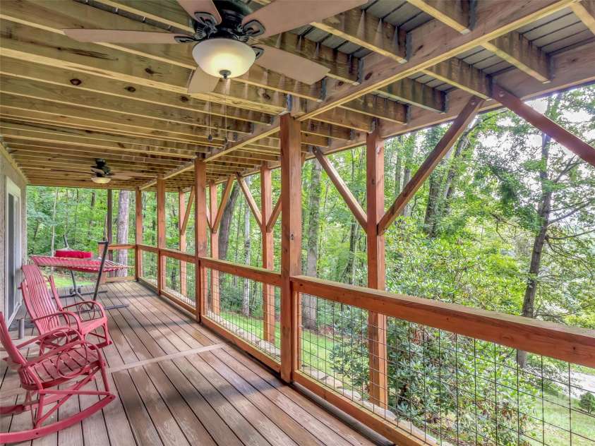 346 Wendy Way, Clyde, NC 28721.  MLS# CAR4289495, YatesRealty ID 32667. 