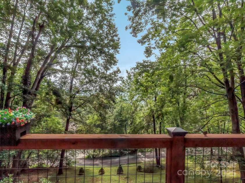 346 Wendy Way, Clyde, NC 28721.  MLS# CAR4289495, YatesRealty ID 32667.  