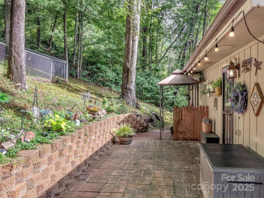 346 Wendy Way, Clyde, NC 28721.  MLS# CAR4289495, YatesRealty ID 32667. 