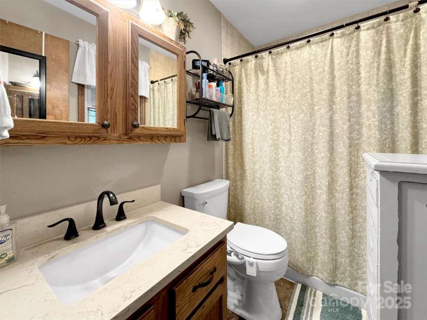 346 Wendy Way, Clyde, NC 28721.  MLS# CAR4289495, YatesRealty ID 32667. Primary Bath