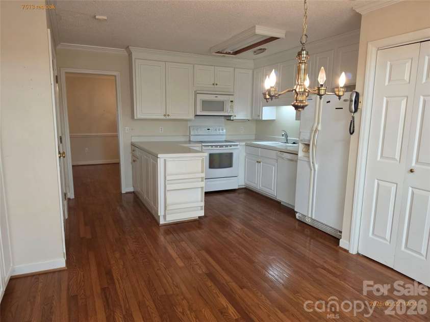 7513 Red Oak Lane, Charlotte, NC 28226.  MLS# CAR4394321, YatesRealty ID 32667. 