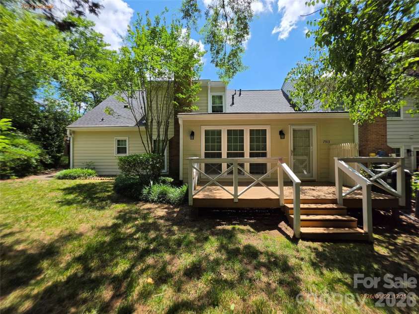 7513 Red Oak Lane, Charlotte, NC 28226.  MLS# CAR4394321, YatesRealty ID 32667. 