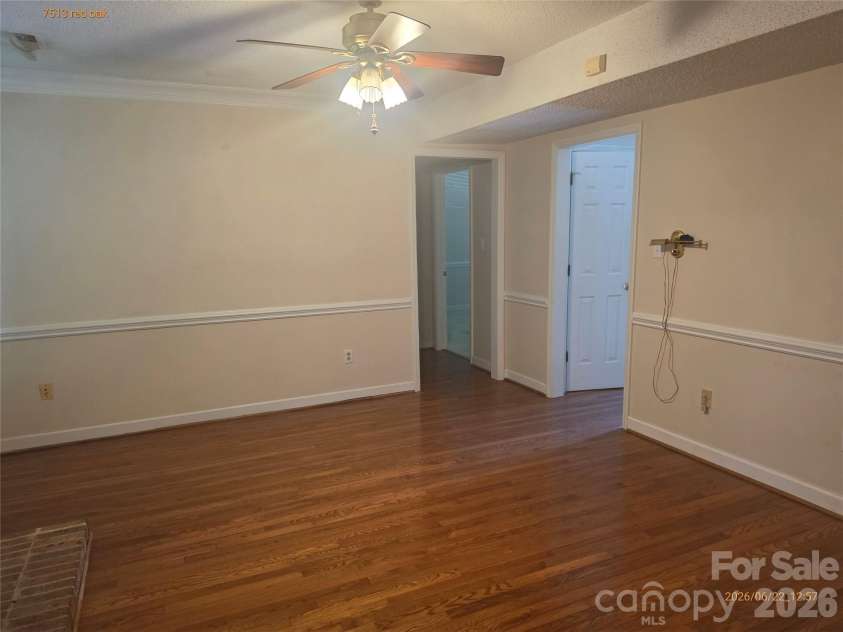 7513 Red Oak Lane, Charlotte, NC 28226.  MLS# CAR4394321, YatesRealty ID 32667. 