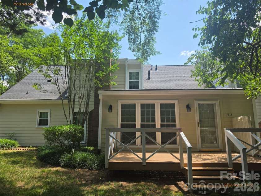 7513 Red Oak Lane, Charlotte, NC 28226.  MLS# CAR4394321, YatesRealty ID 32667. 