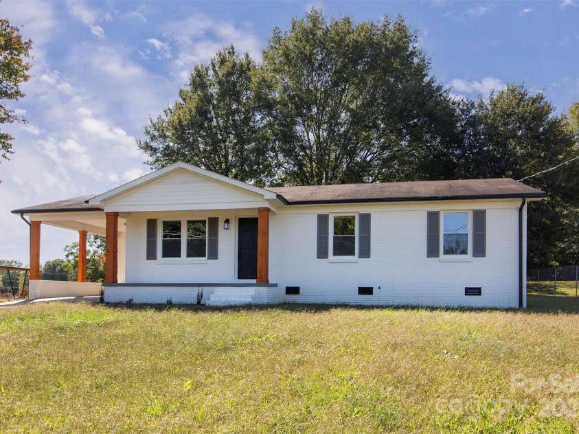 403 Murdock Circle, Shelby, NC 28150.  MLS# CAR4293263, YatesRealty ID 32668. 