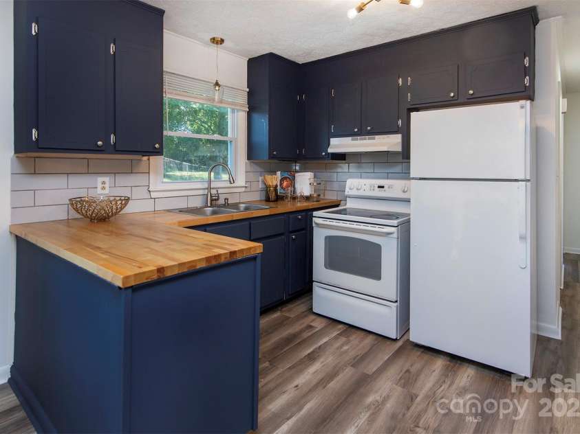 403 Murdock Circle, Shelby, NC 28150.  MLS# CAR4293263, YatesRealty ID 32668. 