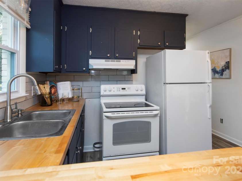 403 Murdock Circle, Shelby, NC 28150.  MLS# CAR4293263, YatesRealty ID 32668. 