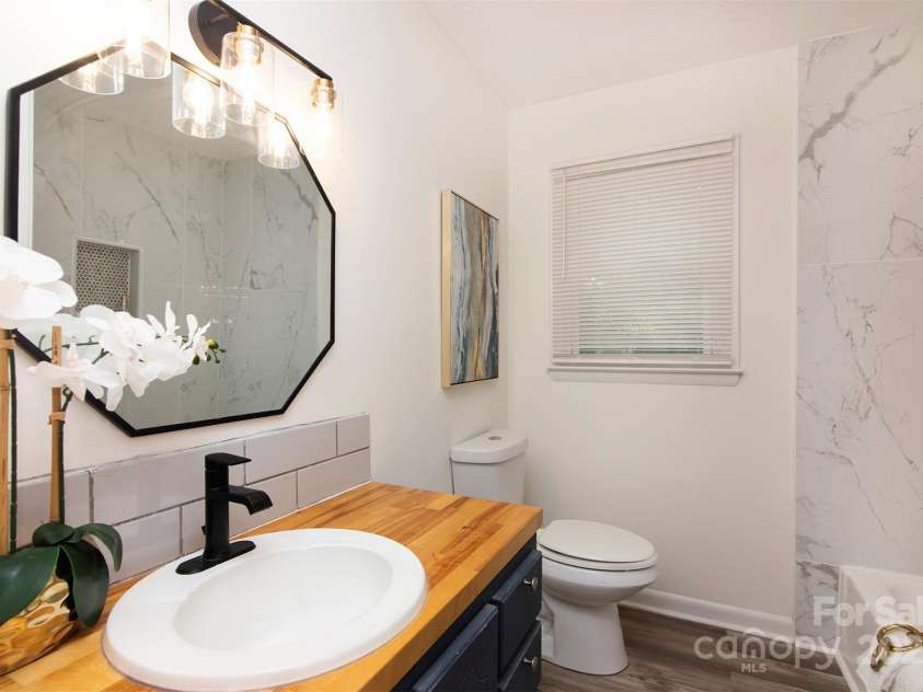 403 Murdock Circle, Shelby, NC 28150.  MLS# CAR4293263, YatesRealty ID 32668. 