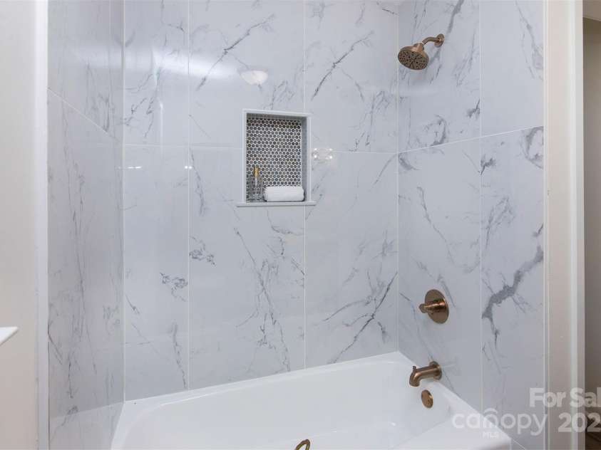 403 Murdock Circle, Shelby, NC 28150.  MLS# CAR4293263, YatesRealty ID 32668. 