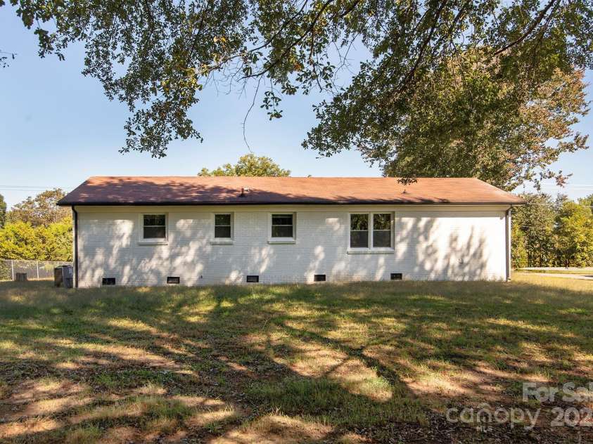 403 Murdock Circle, Shelby, NC 28150.  MLS# CAR4293263, YatesRealty ID 32668. 