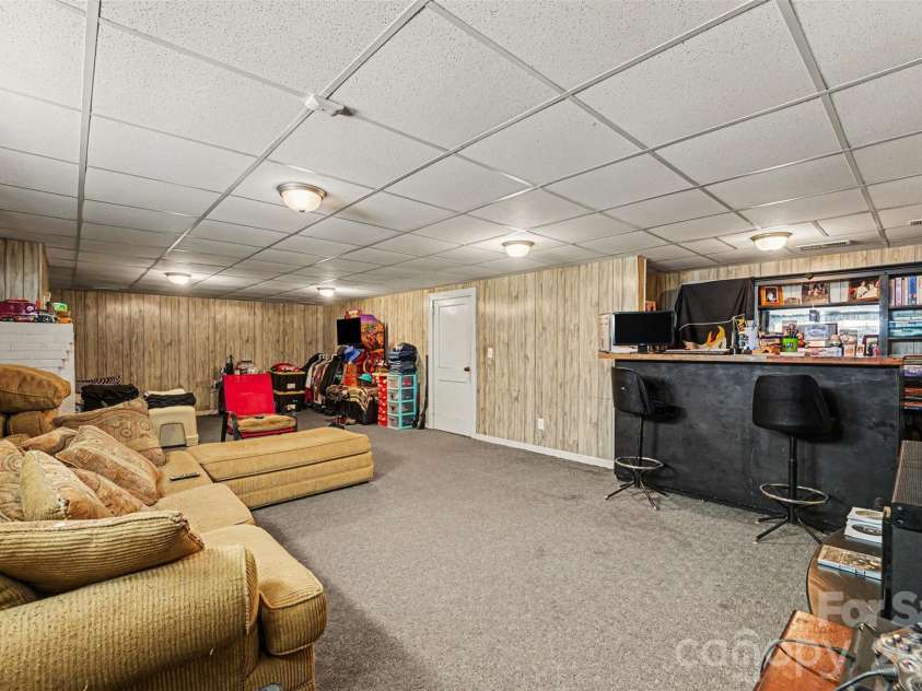 1612 Statesville Boulevard, Salisbury, NC 28144.  MLS# CAR4394209, YatesRealty ID 32669. 