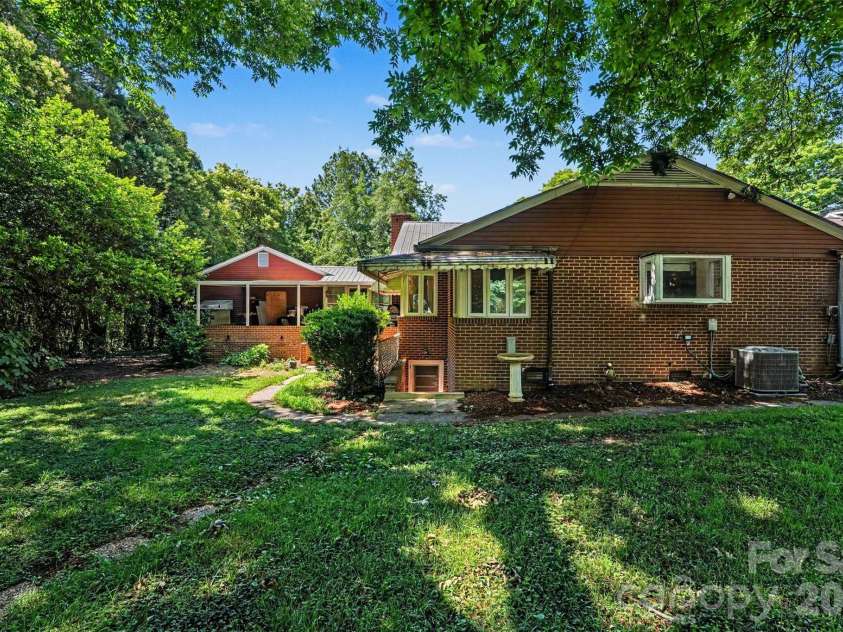 1612 Statesville Boulevard, Salisbury, NC 28144.  MLS# CAR4394209, YatesRealty ID 32669. 