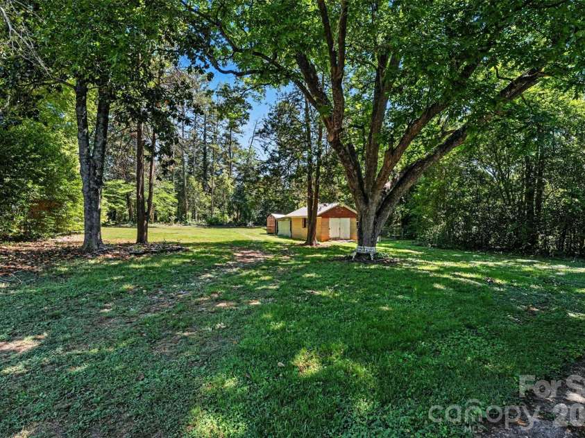 1612 Statesville Boulevard, Salisbury, NC 28144.  MLS# CAR4394209, YatesRealty ID 32669. 