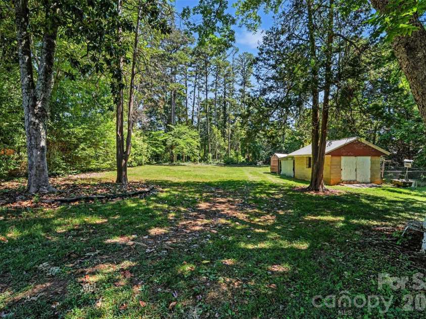 1612 Statesville Boulevard, Salisbury, NC 28144.  MLS# CAR4394209, YatesRealty ID 32669. 
