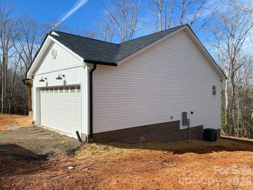 128 Hedgeline Drive, Troy, NC 27371.  MLS# CAR4338072, YatesRealty ID 3267. 