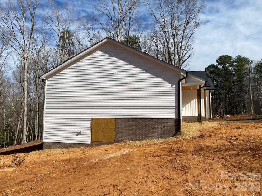 128 Hedgeline Drive, Troy, NC 27371.  MLS# CAR4338072, YatesRealty ID 3267. 