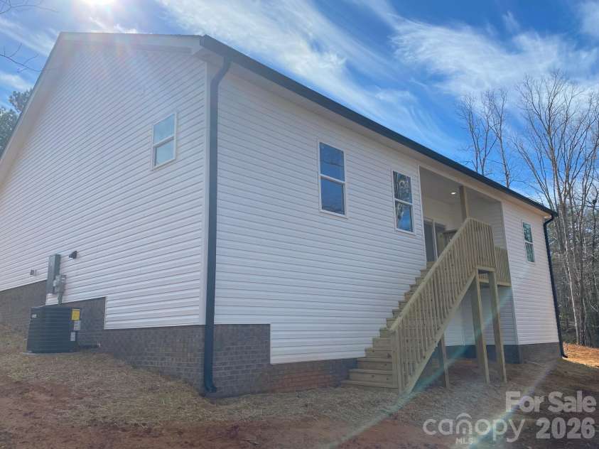 128 Hedgeline Drive, Troy, NC 27371.  MLS# CAR4338072, YatesRealty ID 3267. 