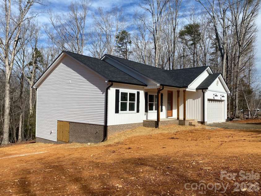 128 Hedgeline Drive, Troy, NC 27371.  MLS# CAR4338072, YatesRealty ID 3267. 