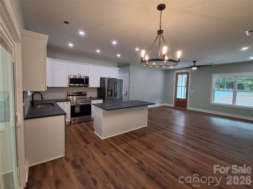 128 Hedgeline Drive, Troy, NC 27371.  MLS# CAR4338072, YatesRealty ID 3267. Kitchen/Dining Room