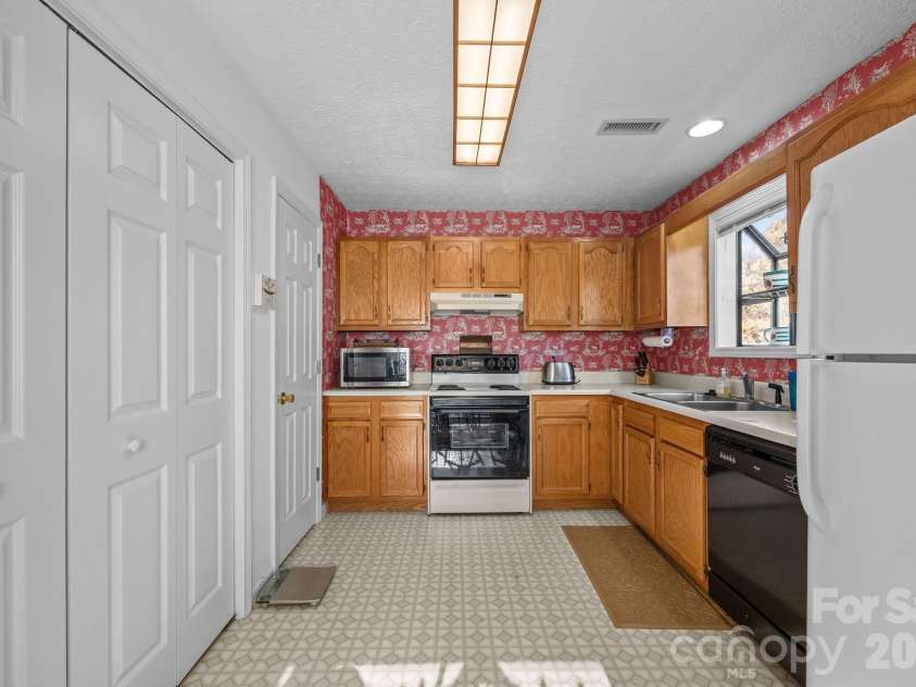 43 Nazarene Way, Waynesville, NC 28785.  MLS# CAR4317413, YatesRealty ID 3267. 