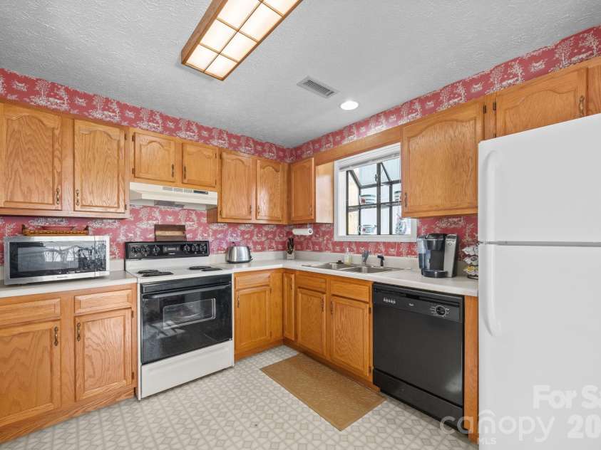 43 Nazarene Way, Waynesville, NC 28785.  MLS# CAR4317413, YatesRealty ID 3267. 