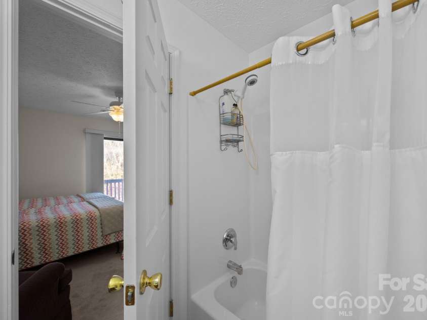 43 Nazarene Way, Waynesville, NC 28785.  MLS# CAR4317413, YatesRealty ID 3267. 