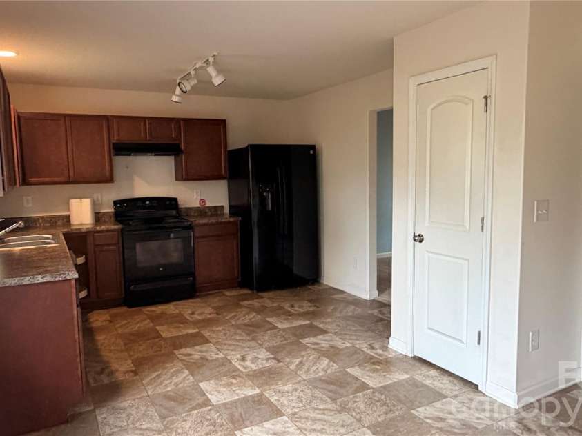 2602 Meadow Knoll Drive, Charlotte, NC 28269.  MLS# CAR4393176, YatesRealty ID 32670. 