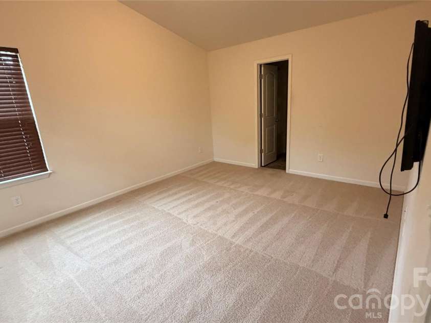 2602 Meadow Knoll Drive, Charlotte, NC 28269.  MLS# CAR4393176, YatesRealty ID 32670. 