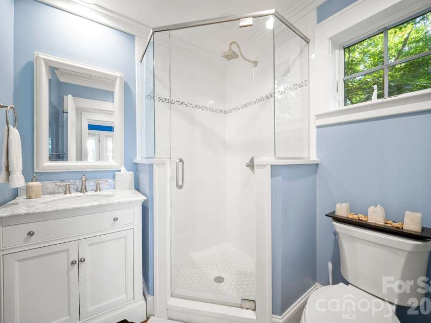 108 Flame Azalea Drive, Swannanoa, NC 28778.  MLS# CAR4394278, YatesRealty ID 32671. Main - Bathroom