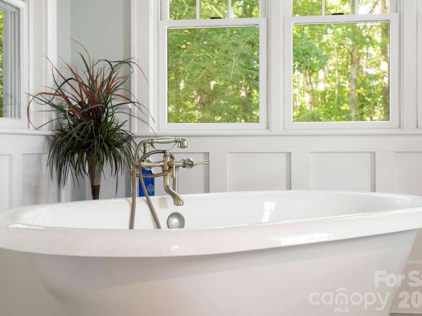 108 Flame Azalea Drive, Swannanoa, NC 28778.  MLS# CAR4394278, YatesRealty ID 32671. Primary Bath