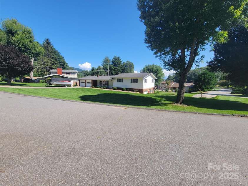 152 Springview Drive, Waynesville, NC 28786.  MLS# CAR4293086, YatesRealty ID 32672. 
