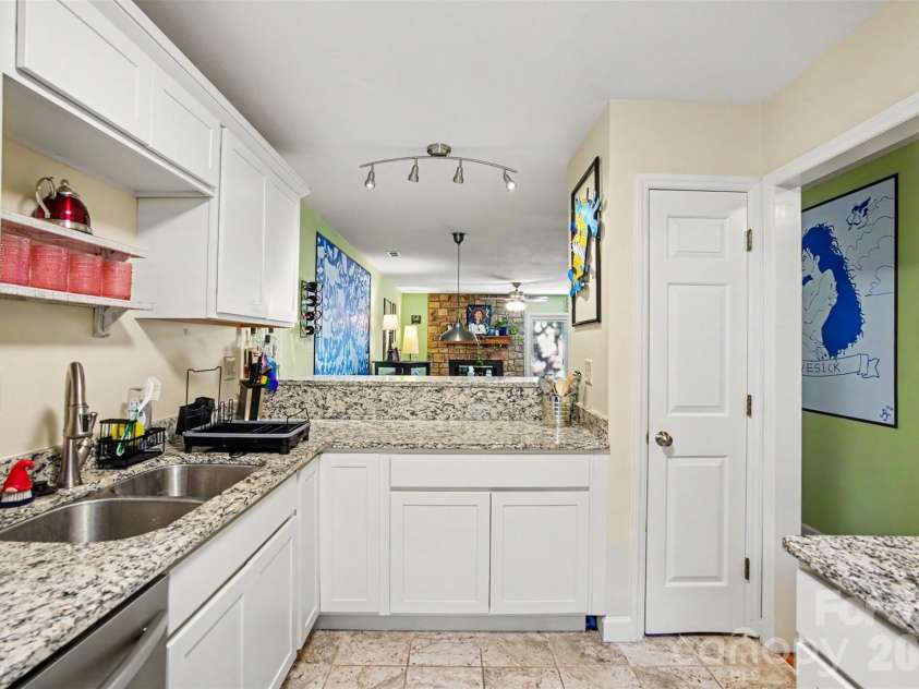 1535 South Point Road, Belmont, NC 28012.  MLS# CAR4396717, YatesRealty ID 32672. 