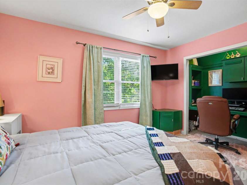 1535 South Point Road, Belmont, NC 28012.  MLS# CAR4396717, YatesRealty ID 32672. 