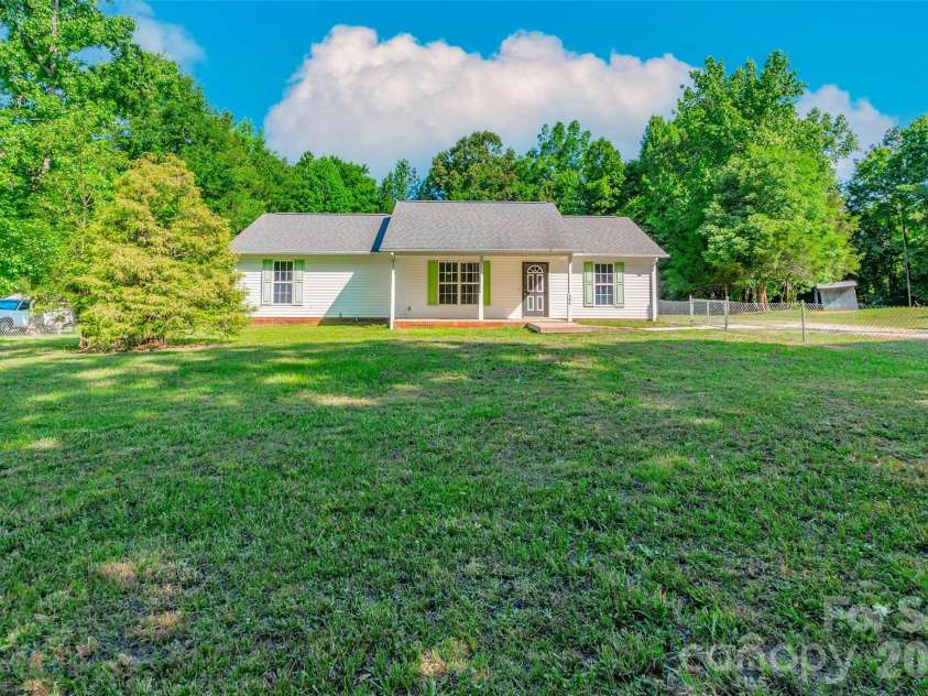 386 Sutton Springs Road, York, SC 29745.  MLS# CAR4395604, YatesRealty ID 32673. 