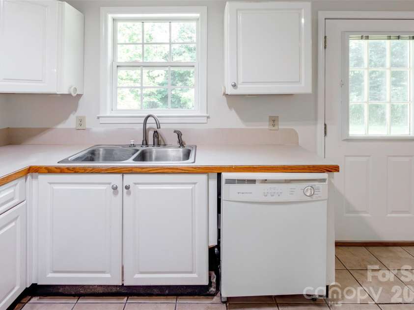 386 Sutton Springs Road, York, SC 29745.  MLS# CAR4395604, YatesRealty ID 32673. 