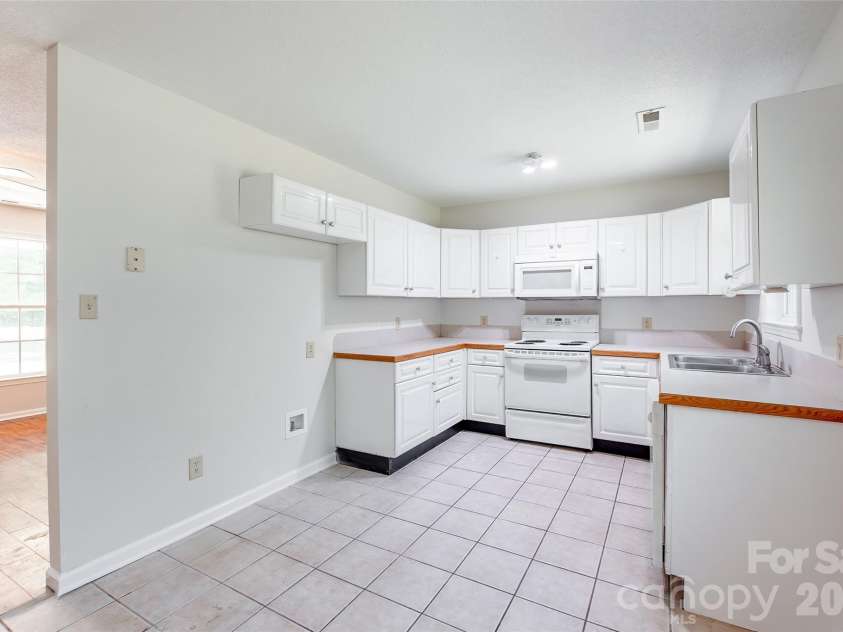 386 Sutton Springs Road, York, SC 29745.  MLS# CAR4395604, YatesRealty ID 32673. 