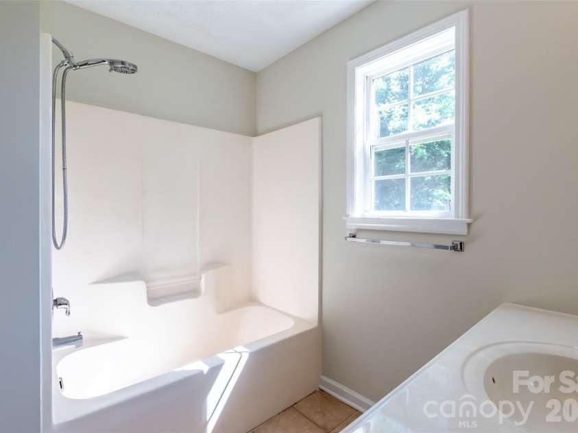 386 Sutton Springs Road, York, SC 29745.  MLS# CAR4395604, YatesRealty ID 32673. 