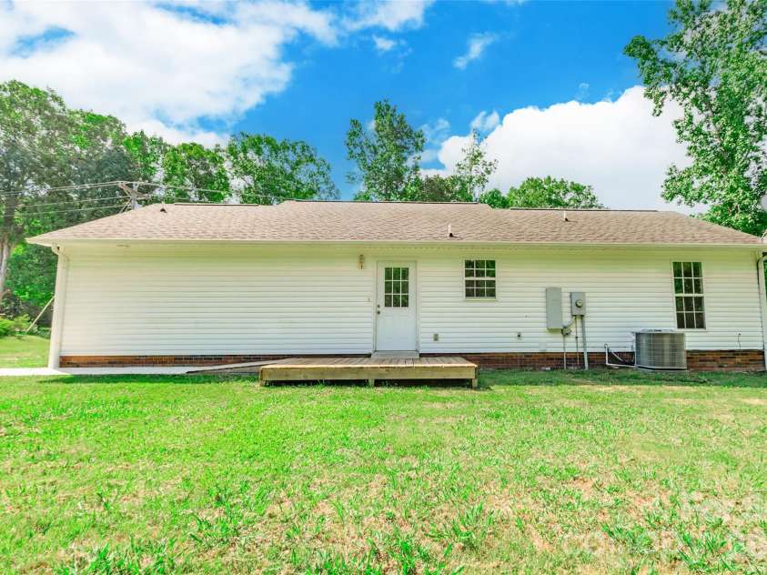 386 Sutton Springs Road, York, SC 29745.  MLS# CAR4395604, YatesRealty ID 32673. 