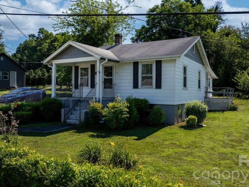 115 Brackett Street, Morganton, NC 28655.  MLS# CAR4394218, YatesRealty ID 32677. 