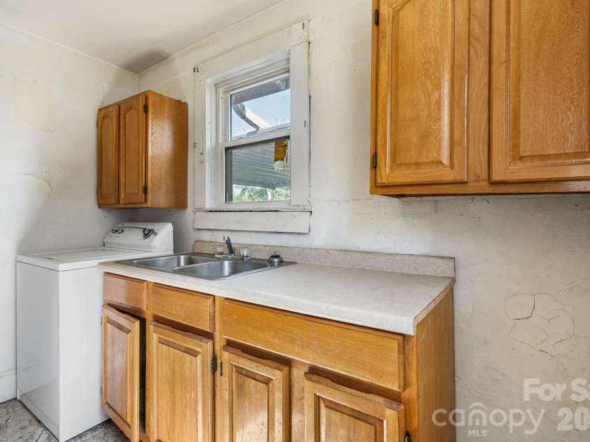 115 Brackett Street, Morganton, NC 28655.  MLS# CAR4394218, YatesRealty ID 32677. 