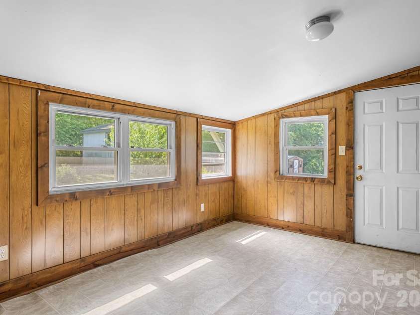 115 Brackett Street, Morganton, NC 28655.  MLS# CAR4394218, YatesRealty ID 32677. 