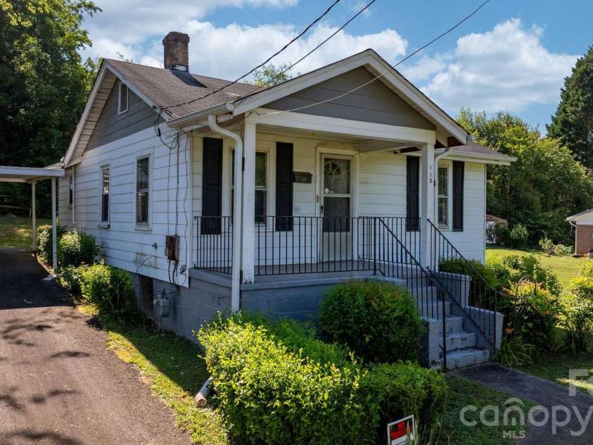 115 Brackett Street, Morganton, NC 28655.  MLS# CAR4394218, YatesRealty ID 32677. 