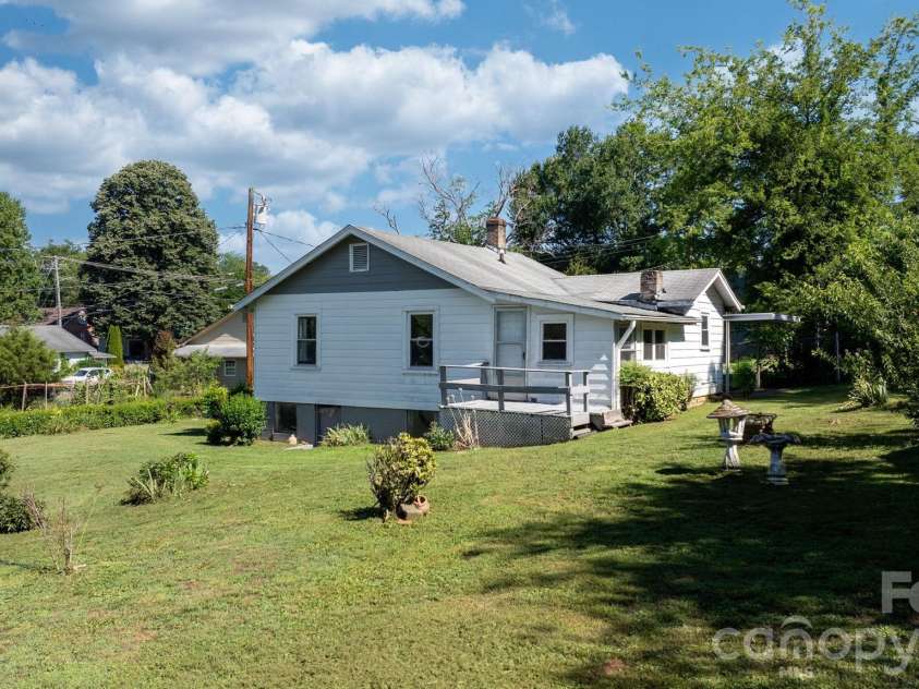 115 Brackett Street, Morganton, NC 28655.  MLS# CAR4394218, YatesRealty ID 32677. 