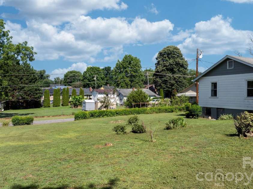 115 Brackett Street, Morganton, NC 28655.  MLS# CAR4394218, YatesRealty ID 32677. 