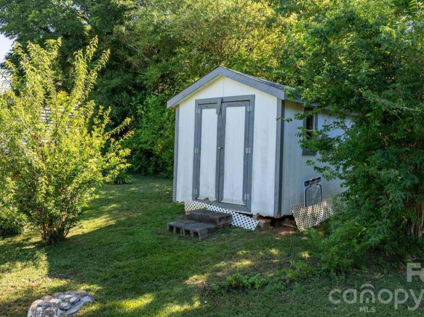 115 Brackett Street, Morganton, NC 28655.  MLS# CAR4394218, YatesRealty ID 32677. 
