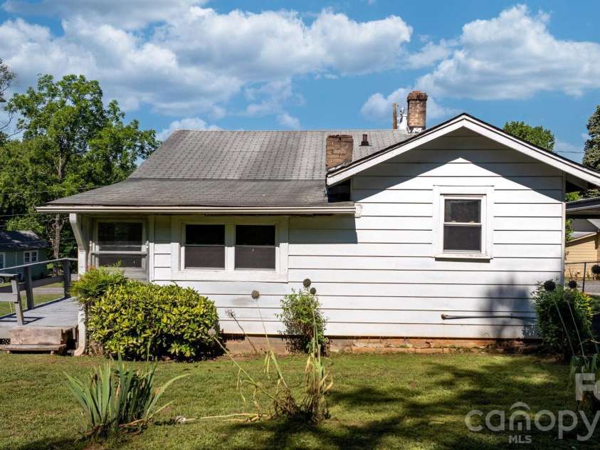 115 Brackett Street, Morganton, NC 28655.  MLS# CAR4394218, YatesRealty ID 32677. 