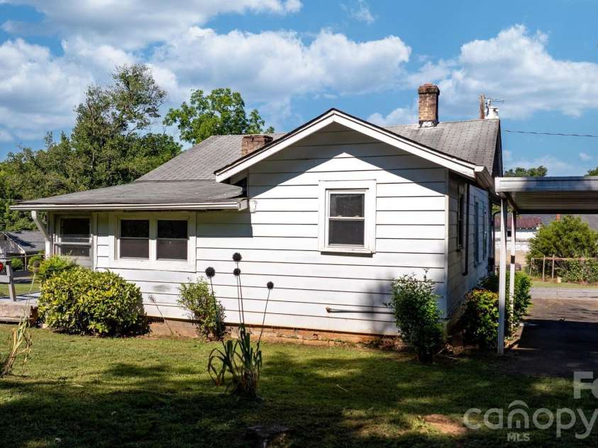 115 Brackett Street, Morganton, NC 28655.  MLS# CAR4394218, YatesRealty ID 32677. 